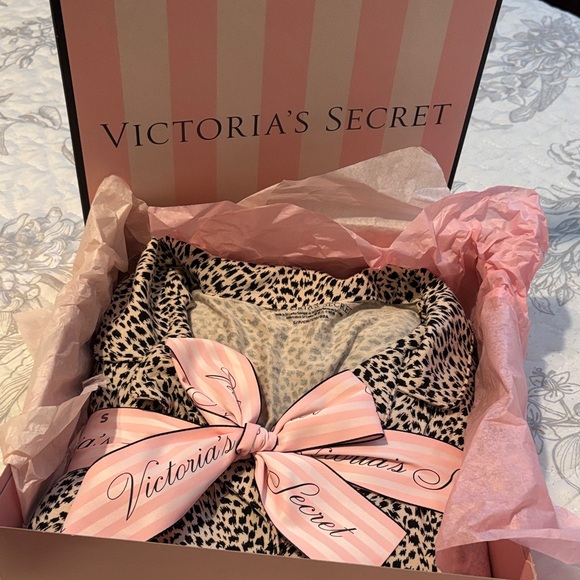 Victoria's Secret Other - Victoria's Secret Leopard Print Pajama Set with Pink Accents